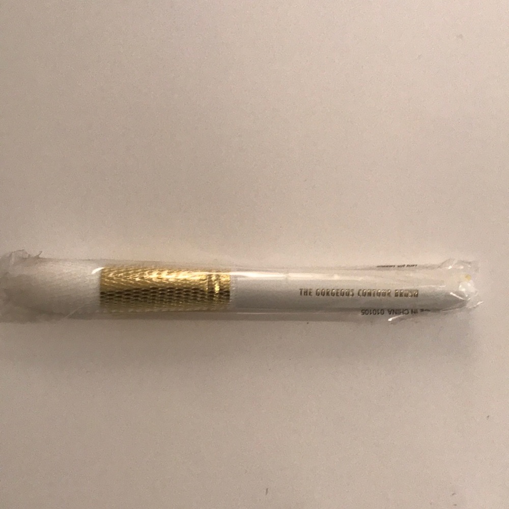 New Gigi Gorgeous White Gold Contour Makeup Brush